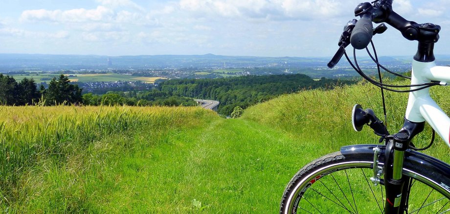 Fahrrad mit Ausblick in den Westerwald Fahrrad mit Ausblick in den Westerwald