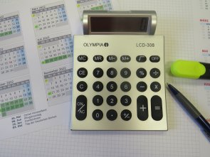 Arbeitsplatz mit Rechner Arbeitsplatz mit Rechner
