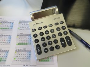 Arbeitsplatz mit Rechner Arbeitsplatz mit Rechner