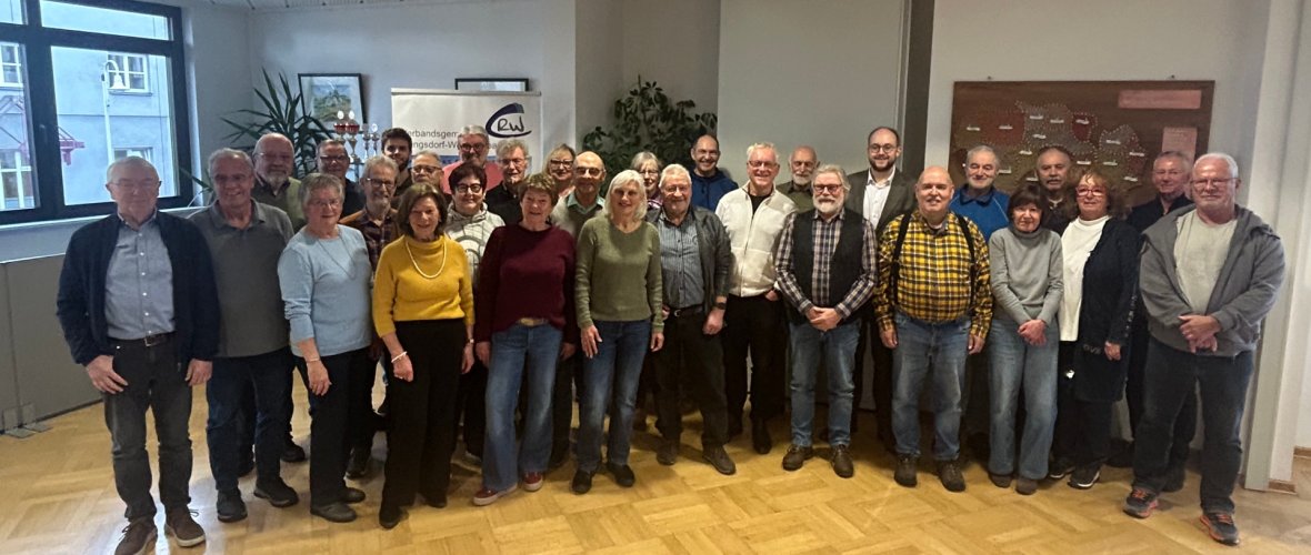 Bürgerbus-Team Bürgermeister Pierre Fischer im Austausch mit dem Bürgerbus-Team