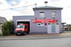 Feuerwehrhaus und Fahrzeuge Bonefeld Feuerwehrhaus und Fahrzeuge Bonefeld