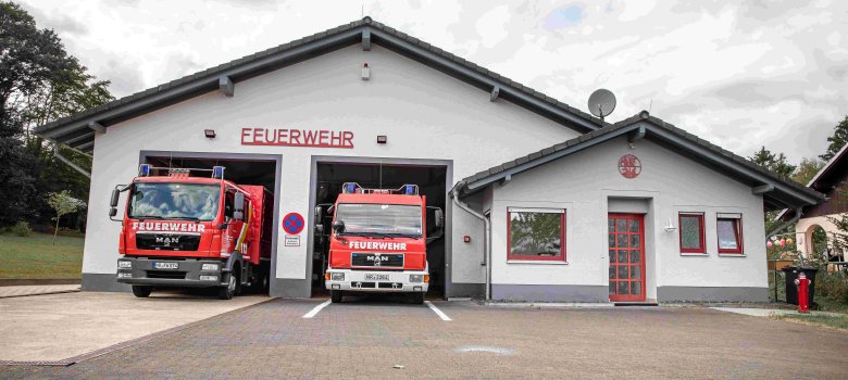 Feuerwehrhaus und Fahrzeuge Breitscheid