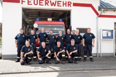 Feuerwehrhaus, Fahrzeug und Mannschaft Hümmerich Feuerwehrhaus, Fahrzeug und Mannschaft Hümmerich