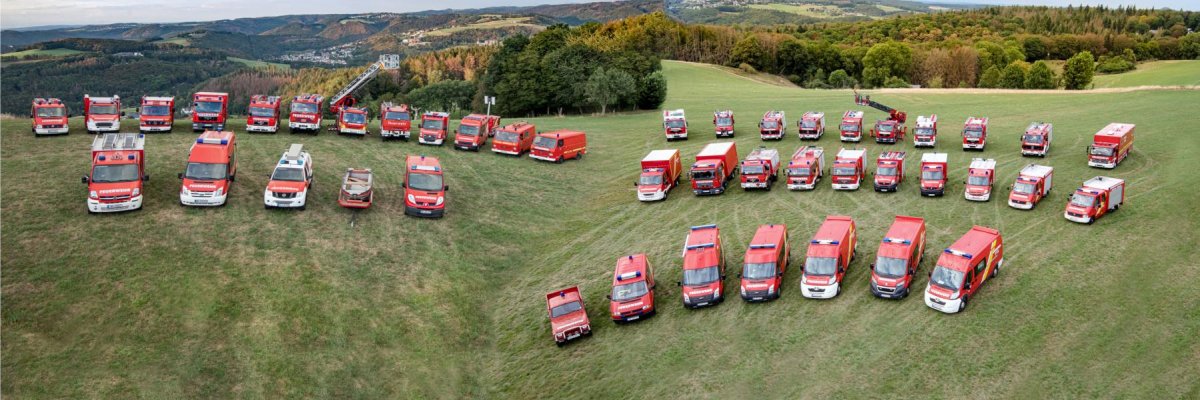 Panoramabild Feuerwehrfahrzeuge der VG Panoramabild Feuerwehrfahrzeuge der VG