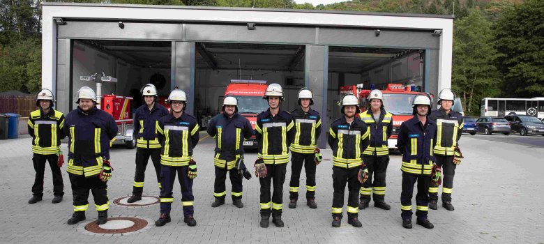 Feuerwehrhaus, Fahrzeuge und Mannschaft Niederbreitbach