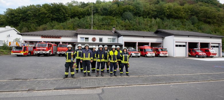Feuerwehrhaus, Fahrzeuge und Mannschaft Waldbreitbach