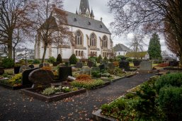 Friedhof und Kirche Rengsdorf
