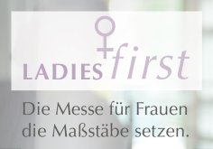 Die Messe für Frauen mit Maßstäben