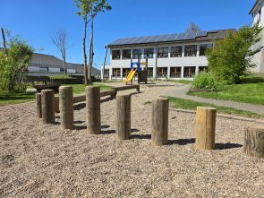 Schulgebäude Rückseite Schulgebäude Rückseite