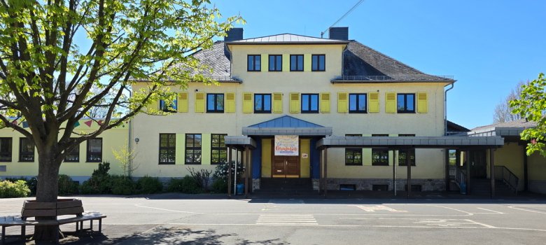Schulgebäude Schulgebäude Grundschule Straßenhaus