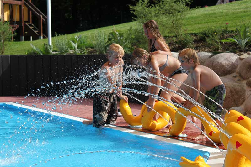Kinder im Freibad Rengsdorf
