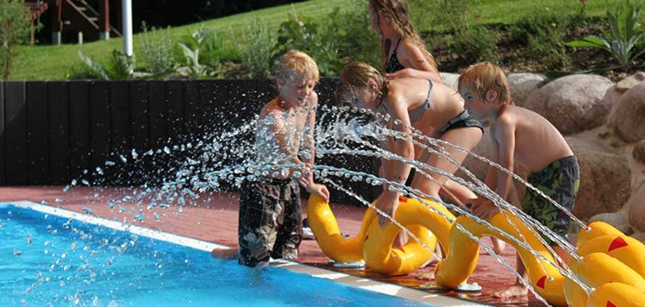 Kinder im Freibad Rengsdorf