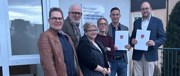 Übergabe Förderbescheid Übergabe Förderbescheid an Praxis Dr. Schiergens